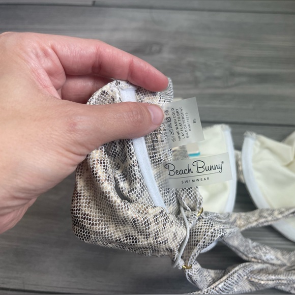 Beach Bunny Angela Shiny Leopard Top - Picture 6 of 6